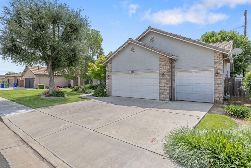 Image 41 of property listing at 643 W Bel Aire Avenue, Porterville, CA 93257