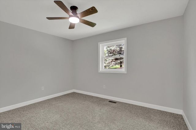 230 CANARY CIR, York, PA 17404