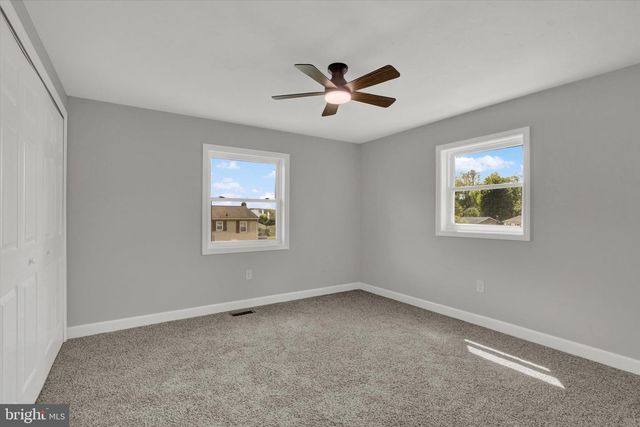 230 CANARY CIR, York, PA 17404