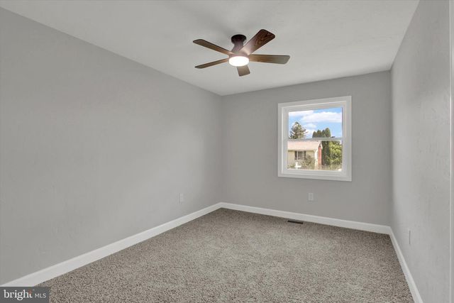 230 CANARY CIR, York, PA 17404