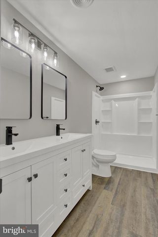 230 CANARY CIR, York, PA 17404