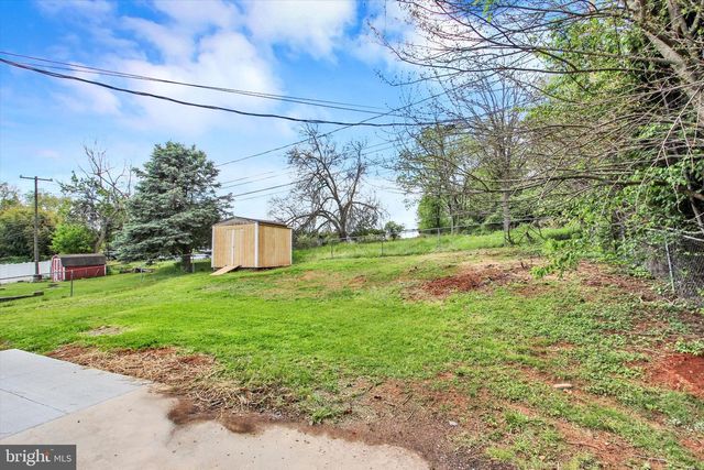 230 CANARY CIR, York, PA 17404
