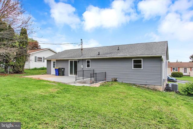 230 CANARY CIR, York, PA 17404