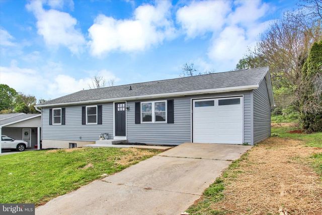 230 CANARY CIR, York, PA 17404