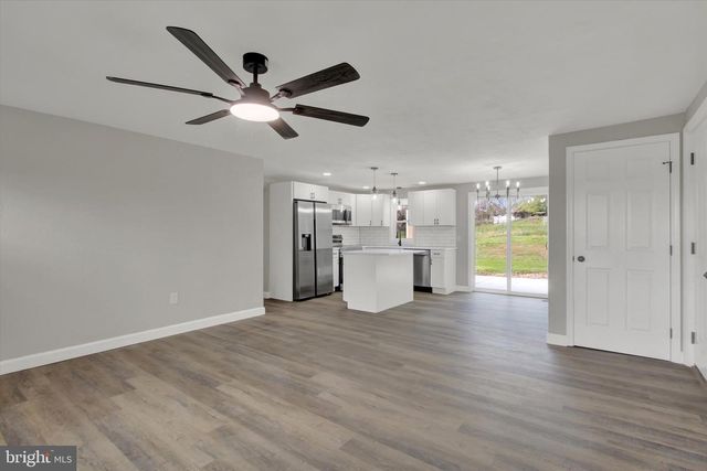 230 CANARY CIR, York, PA 17404