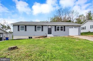 230 CANARY CIR, York, PA 17404