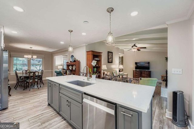 4707 Matterhorn Drive SW, Lilburn, GA 30047