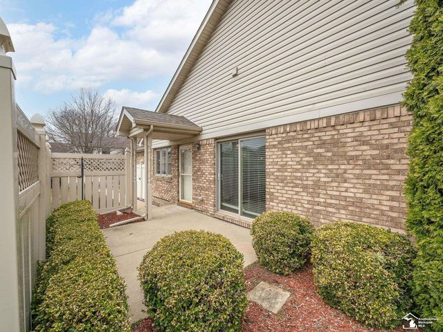 921 May Drive, Monroe, MI 48161