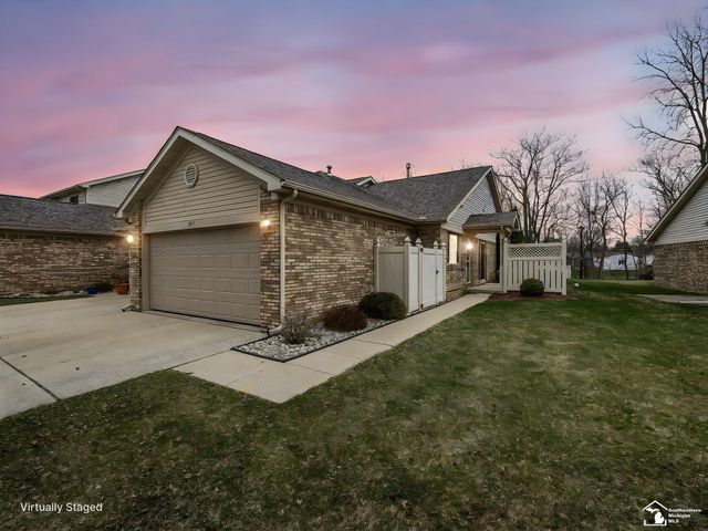 921 May Drive, Monroe, MI 48161