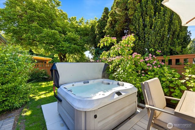 1227 NW 120th Street, Seattle, WA 98177