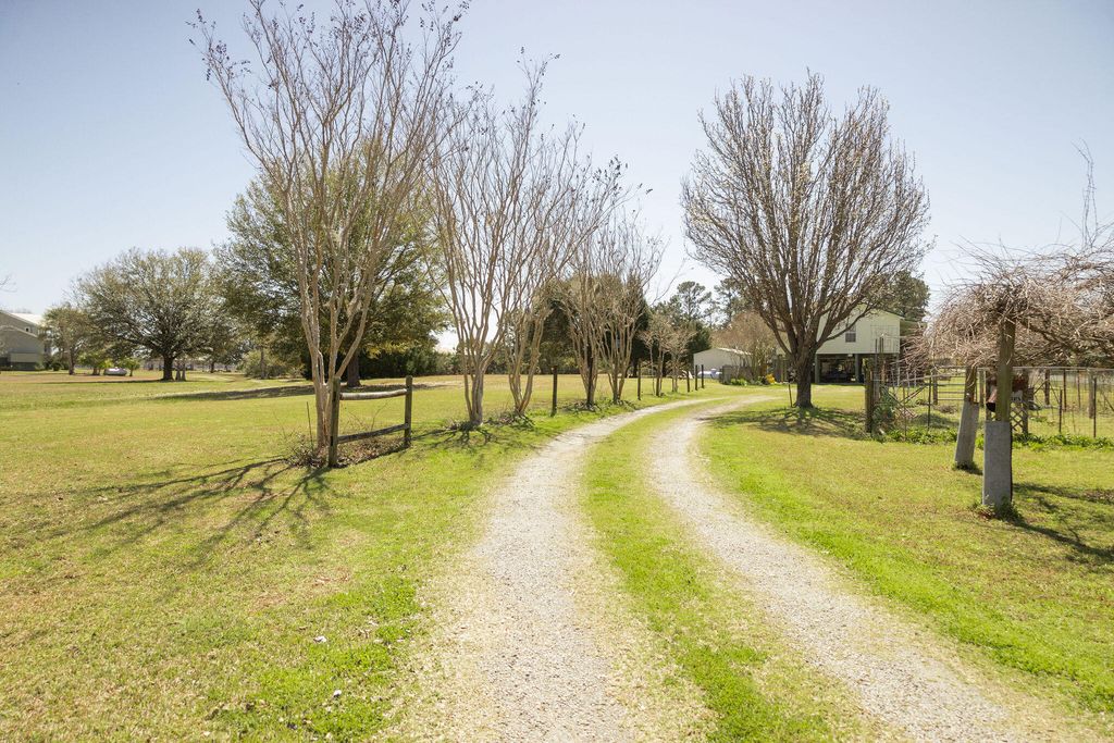 16 Baldwin Lane, Green Pond, SC 29446