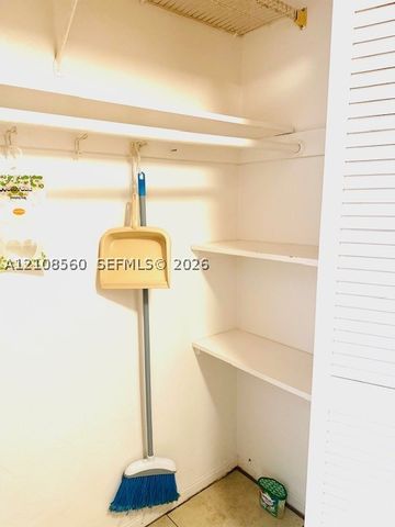 22 SE 3rd Ter 6, Dania Beach, FL 33004