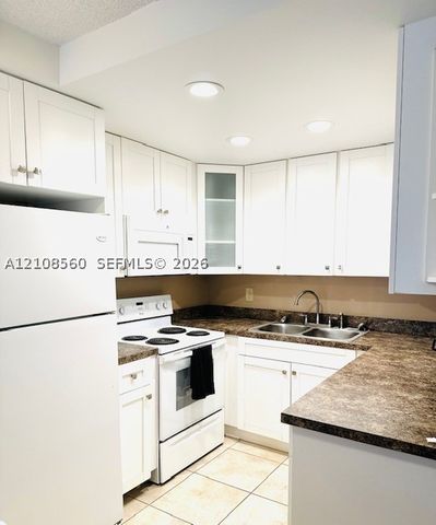 22 SE 3rd Ter 6, Dania Beach, FL 33004