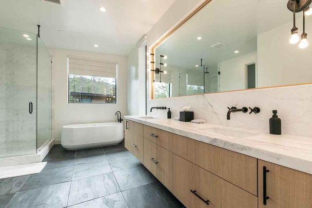 342 Palisades Circle, Olympic Valley, OH 96146