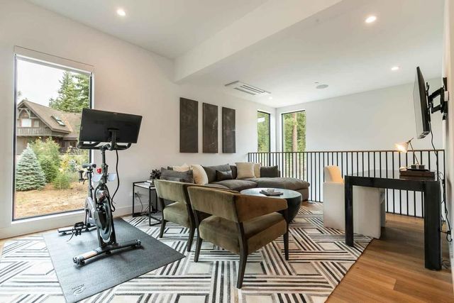 342 Palisades Circle, Olympic Valley, OH 96146