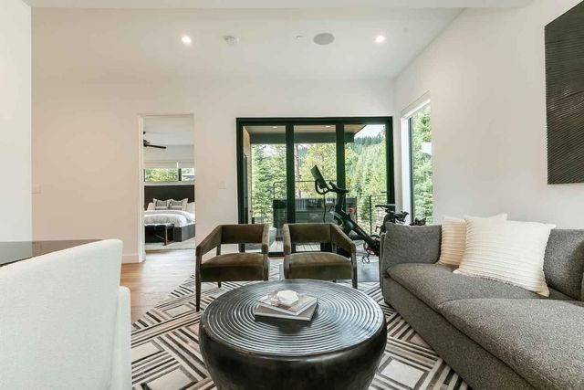 342 Palisades Circle, Olympic Valley, OH 96146