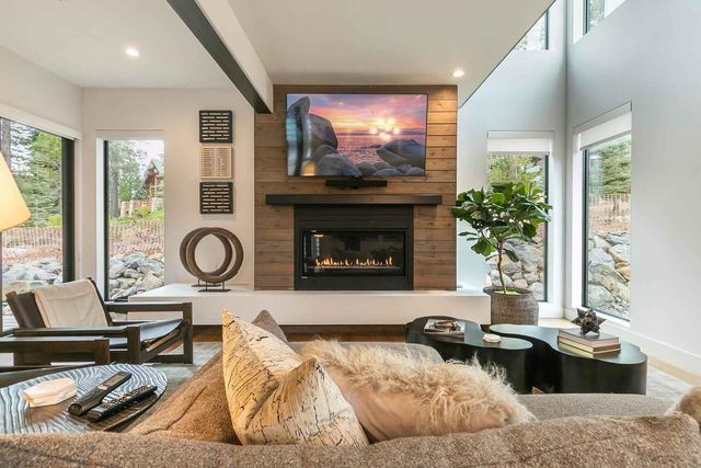 342 Palisades Circle, Olympic Valley, OH 96146