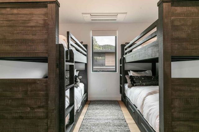 342 Palisades Circle, Olympic Valley, OH 96146