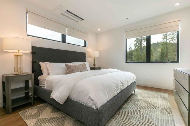 342 Palisades Circle, Olympic Valley, OH 96146