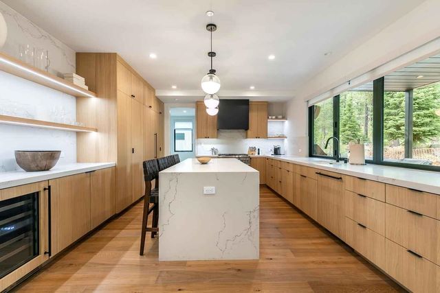 342 Palisades Circle, Olympic Valley, OH 96146