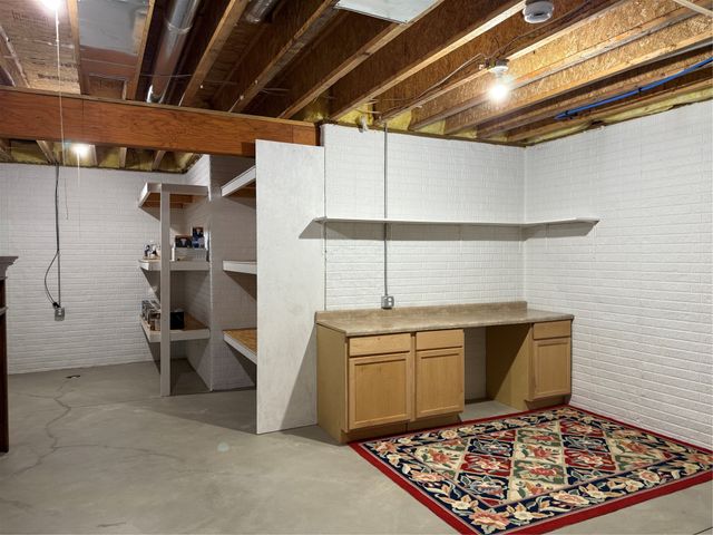 4602 143rd Street, Urbandale, IA 50323