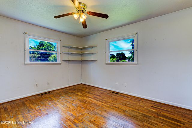 1599 Greenland Park Cir, Shelbyville, KY 40065