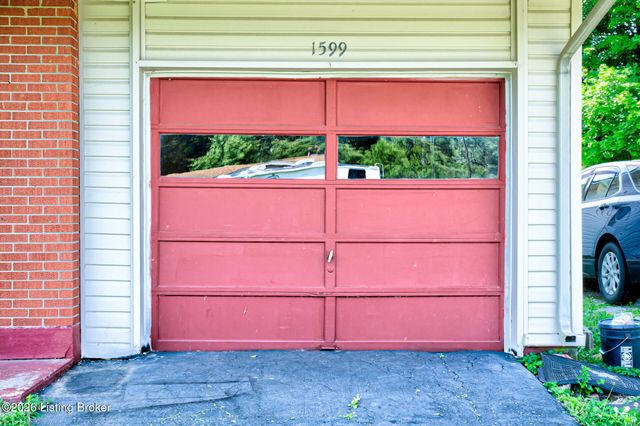 1599 Greenland Park Cir, Shelbyville, KY 40065