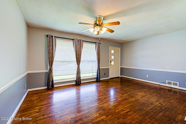 1599 Greenland Park Cir, Shelbyville, KY 40065