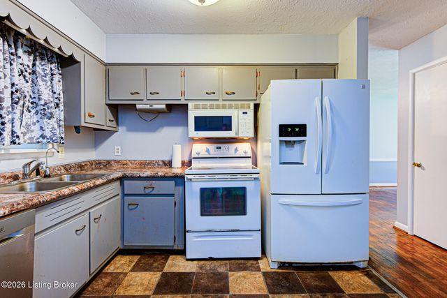 1599 Greenland Park Cir, Shelbyville, KY 40065