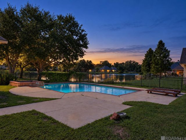 18197 Lake Harbor Ln, Prairieville, LA 70769