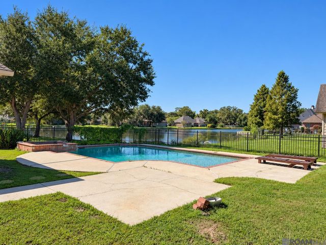 18197 Lake Harbor Ln, Prairieville, LA 70769