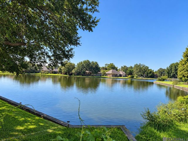 18197 Lake Harbor Ln, Prairieville, LA 70769