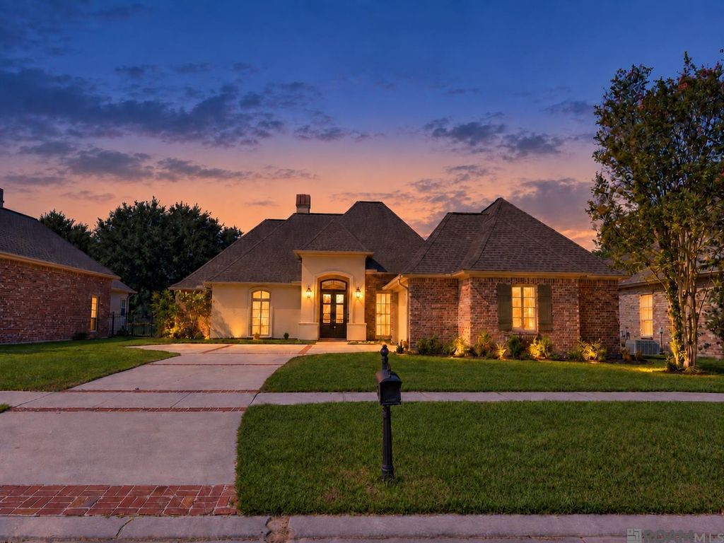 18197 Lake Harbor Ln, Prairieville, LA 70769
