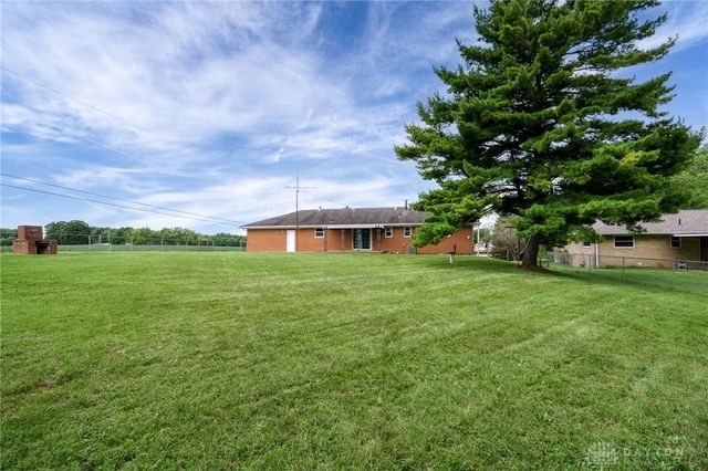 1616 Crest Drive, Springfield, OH 45502