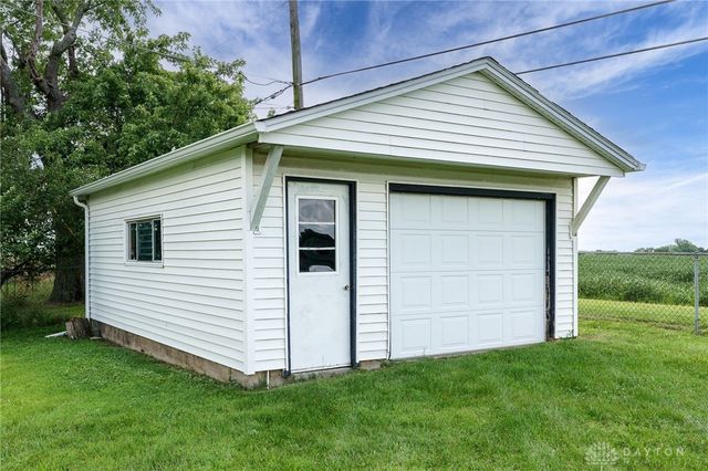 1616 Crest Drive, Springfield, OH 45502