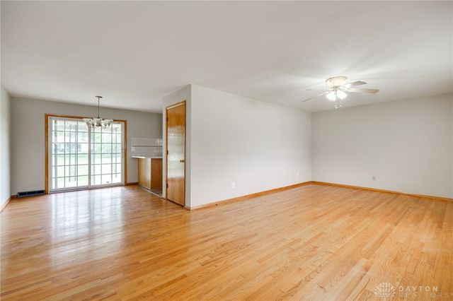 1616 Crest Drive, Springfield, OH 45502
