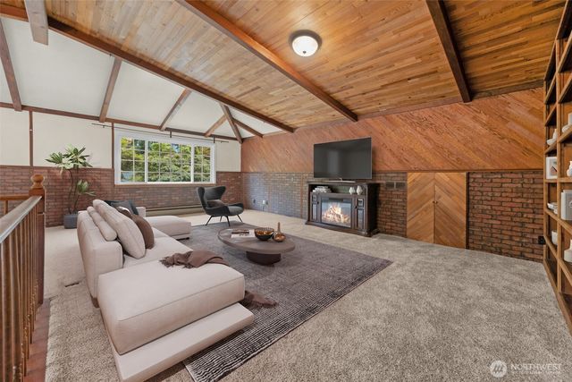 824 NE 194th Street, Shoreline, WA 98155