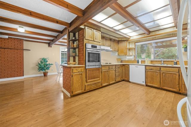 824 NE 194th Street, Shoreline, WA 98155