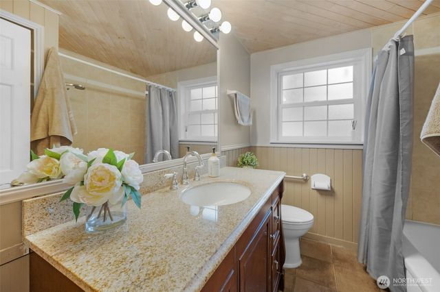 824 NE 194th Street, Shoreline, WA 98155