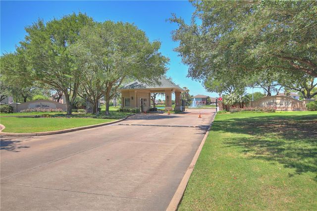 727 N Elder Grove Drive, Pearland, TX 77584