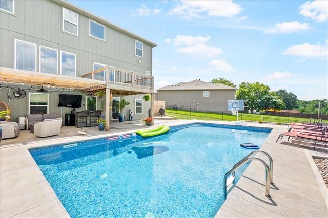 26227 W 141ST Court, Olathe, KS 66061