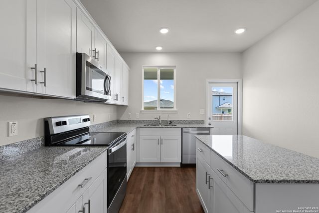 823 Bluegrass Point, New Braunfels, TX 78130