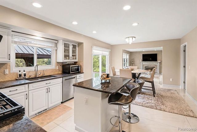 28529 Golf Pointe Boulevard, Farmington Hills, MI 48331