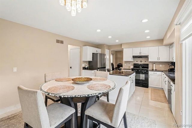 28529 Golf Pointe Boulevard, Farmington Hills, MI 48331