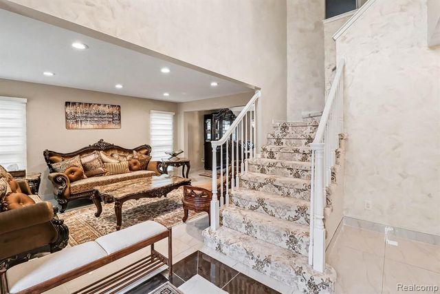 28529 Golf Pointe Boulevard, Farmington Hills, MI 48331
