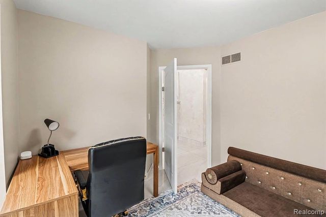 28529 Golf Pointe Boulevard, Farmington Hills, MI 48331