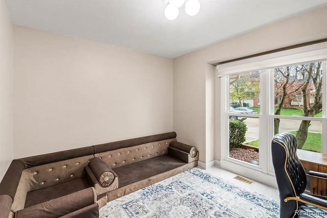 28529 Golf Pointe Boulevard, Farmington Hills, MI 48331