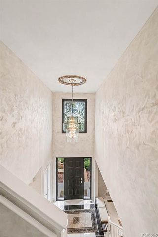 28529 Golf Pointe Boulevard, Farmington Hills, MI 48331