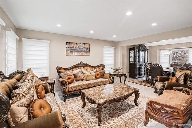 28529 Golf Pointe Boulevard, Farmington Hills, MI 48331