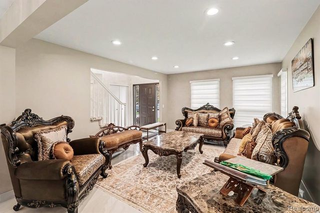 28529 Golf Pointe Boulevard, Farmington Hills, MI 48331